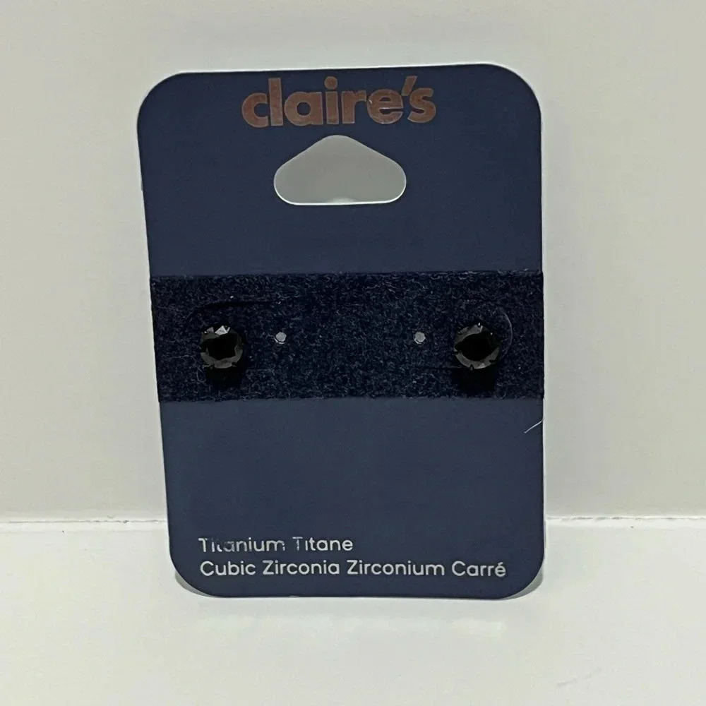 Claire’s Black cubic zirconia titanium studs set with six prongs NWT